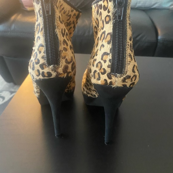 ALDO cheetah “fur” print booties. - Picture 4 of 4
